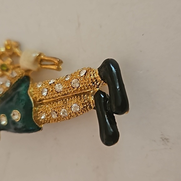 Enamel CLOWN Brooch with Rhinestones on Goldtone Metal. - Picture 4 of 6